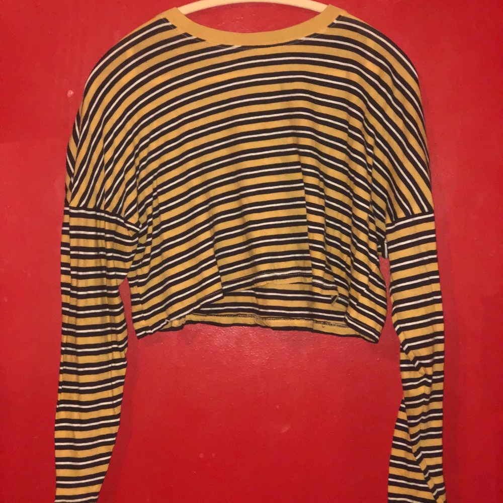 Cropped long sleeve tshirt